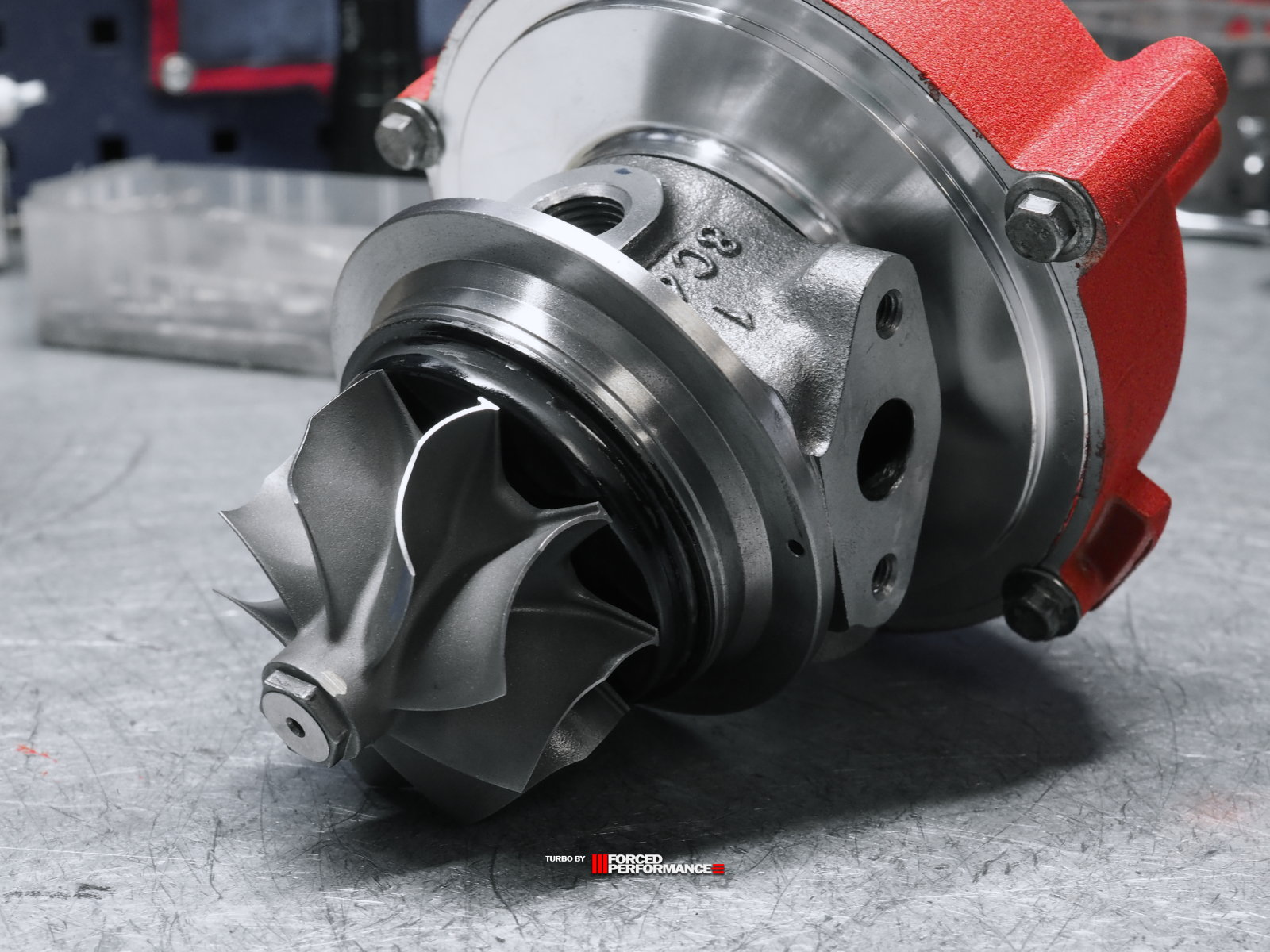 Хорошо сбалансированная и очень мощная конфигурация гибрида на 999 hpr для мотора EA824 4.0 TFSI